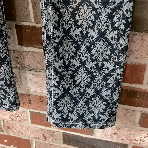 MISS ME Bling Blue Fleur de Lis Print Cuffed Capri Jeans JP5842P2 NWOT - Picture 8 of 15